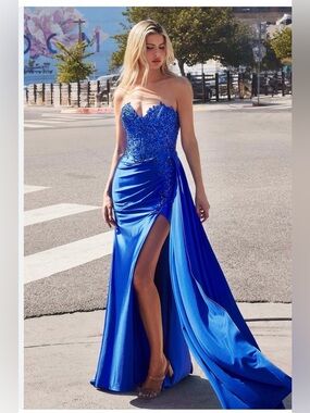 Elegant Blue Evening Gown